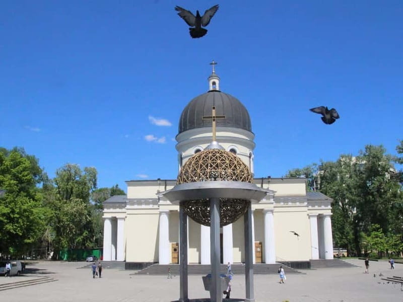 Chisinau: City Highlights Walking Tour with Local Guide - Discovering the Heart of Chisinau