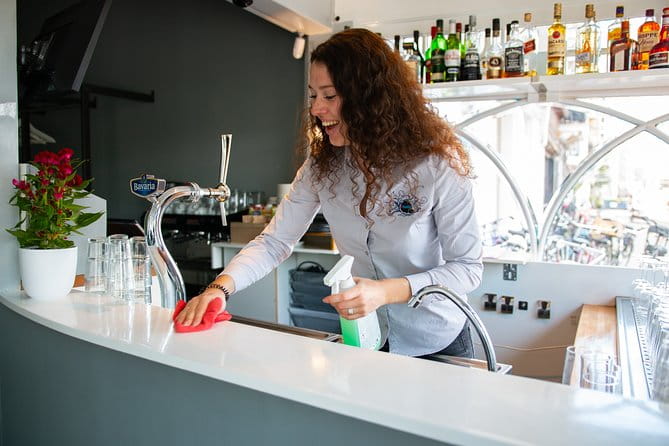 Chocolate fondue in the dark - The Experience Itself: What You Can Expect