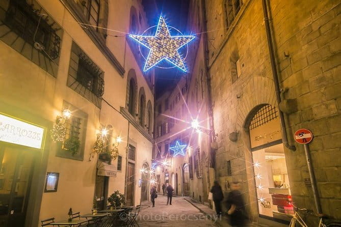 Christmas Lights Private Photo Tour in Florence - Exploring the Ponte Vecchio at Night