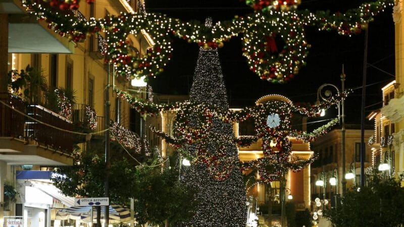 Christmas tour: from the nativity scenes of San Gregorio Armeno to the lights of Sorrento - A Festive Day Among Art, Traditions, and Lights in Campania
