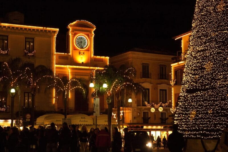 Christmas tour: from the nativity scenes of San Gregorio Armeno to the lights of Sorrento - Walking Through Naples’s Historic Center