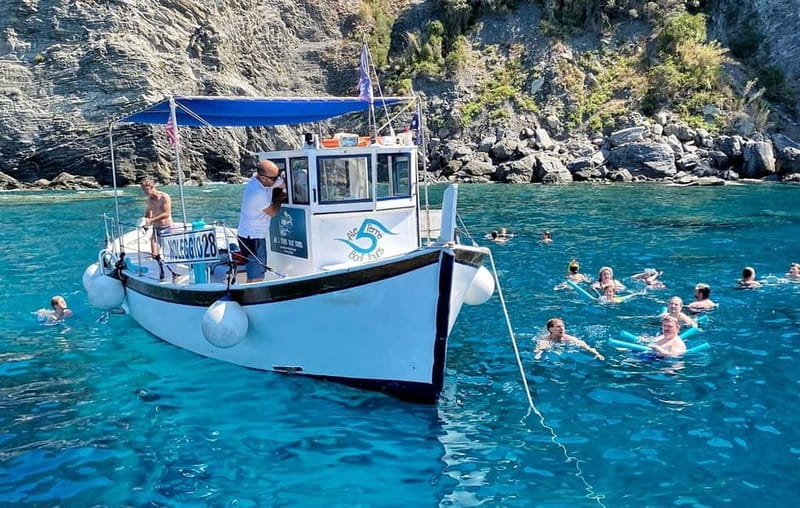 Cinque Terre boat tour with a traditional ligurian gozzo - Key points / Takeaways