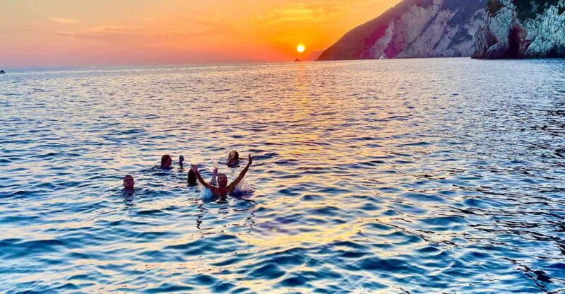 Cinque Terre Giro in Barca 4/8 ore con cibo e bevande - Key Points / Takeaways