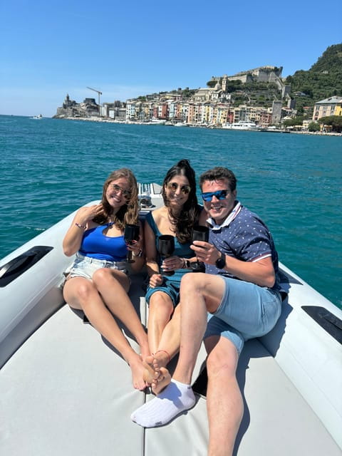 Cinque Terre Giro in Barca 4/8 ore con cibo e bevande - Who It’s Best For