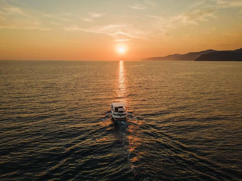 Cinque Terre Sunset boat tour : golden hour on the water - Frequently Asked Questions