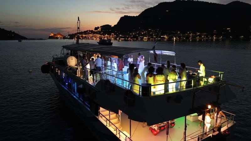 Cinque Terre: Sunset boat tour with aperitifs - Price and Logistics