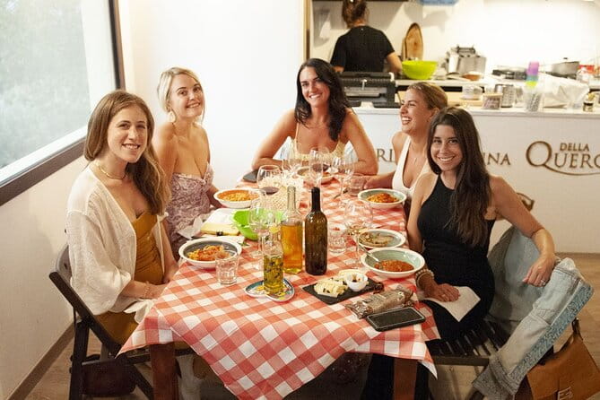 Cinta Senese tour with tasting dinner on the farm - Meeting Cinta Senese: The Star of the Show