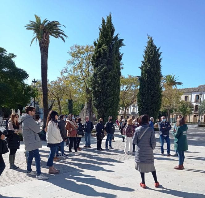 City Highlights Walking Tour in Spanish - Key Attractions