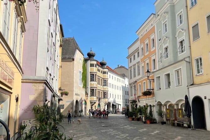 CITY QUEST LINZ: uncover the secrets of this city! - Exploring Linz Through a Smartphone Screen