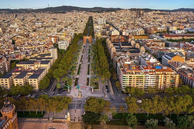 City Tour Barcelona - Exploring Barcelona’s Architectural Gems and Sights
