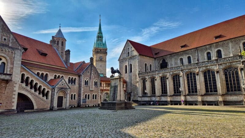City tour Braunschweig: diverse and full of surprises. - Exploring Braunschweig: A City of Contrasts