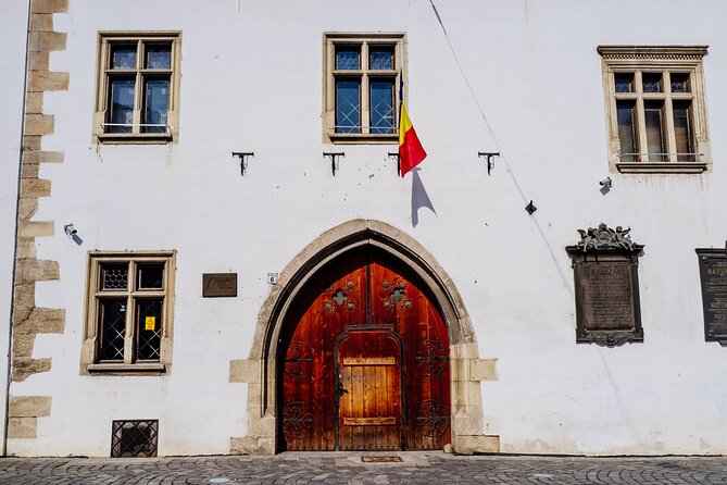 Cluj-Napoca: 2.5-Hour Guided Walking Tour - Group Size and Accessibility