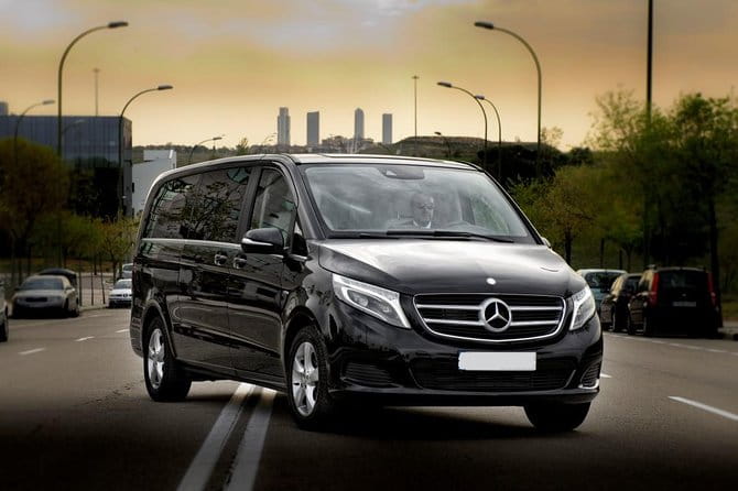 CO2-Offset|Cardiff by yourself with private driver 4/8hr disposal - Why Choose a Private Chauffeur Tour in Cardiff?