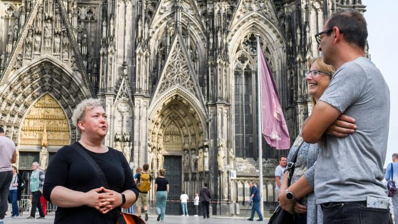 Cologne: entertaining guided tour to old town highlights - Authentic Experiences & Local Tips