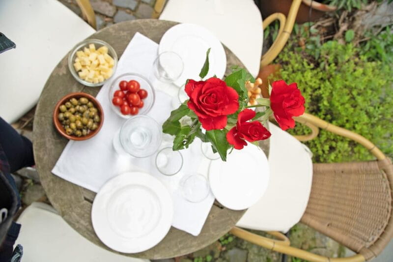 Cologne-Nippes: Summer wine party in the frenchstyle garden - Food and Snacks – French Flavors in Every Bite