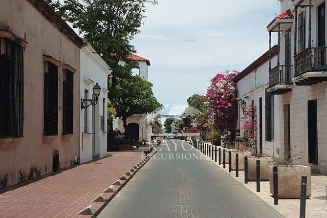 Colonial Experience Tour - Visiting Columbus Park