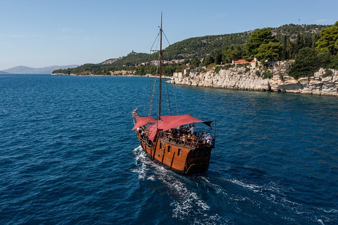 Columbos Pirate Ship Santa Maria - Split Panoramic & Sunset Tour - Boat and Amenities
