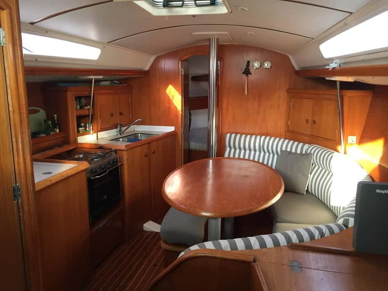 Como: quiet lake tour on a comfortable sailing boat - Snacks, Drinks, and Leisure on Board