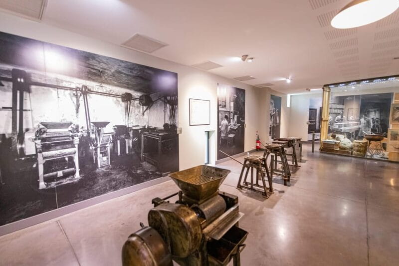 Confiserie du Roy René: gourmet guided tour of the calisson museum - Discovering the Sweet Tradition of Aix-en-Provence at Confiserie du Roy René