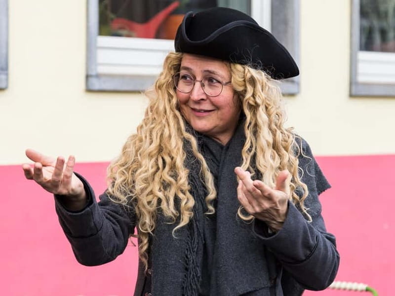 Conspiracy in the soldiers' town: an exciting interactive puzzle tour. - Key Points / Takeaways