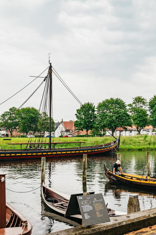 Copenhagen: Castles, Cathedral, and Viking Ships Tour - Itinerary Highlights