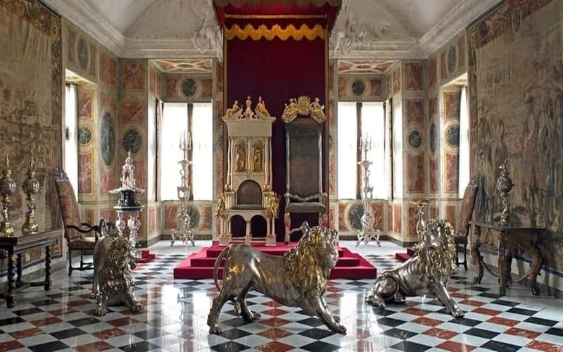 Copenhagen: Rosenborg and Christiansborg Palaces Tour in Spanish - Navigating to Christiansborg: A Transit in the Heart of Power