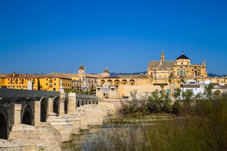 Córdoba: Alcázar and Jewish Quarter 2-Hour Guided Tour - Tour Inclusions
