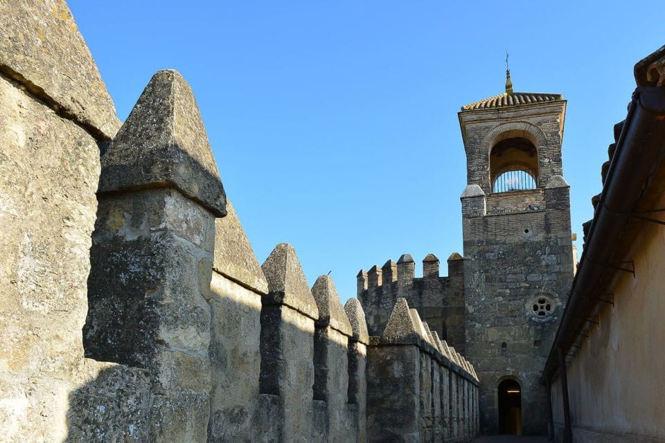 Cordóba: Gardens & Fortress of Catholic Monarchs Guided Tour - Inclusions and Logistics