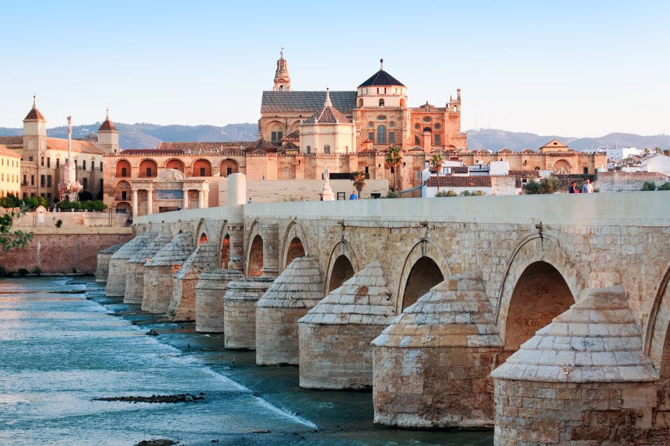 Córdoba: Jewish Quarter, Alcazar, and Mosque Cathedral Tour - Detailed Itinerary