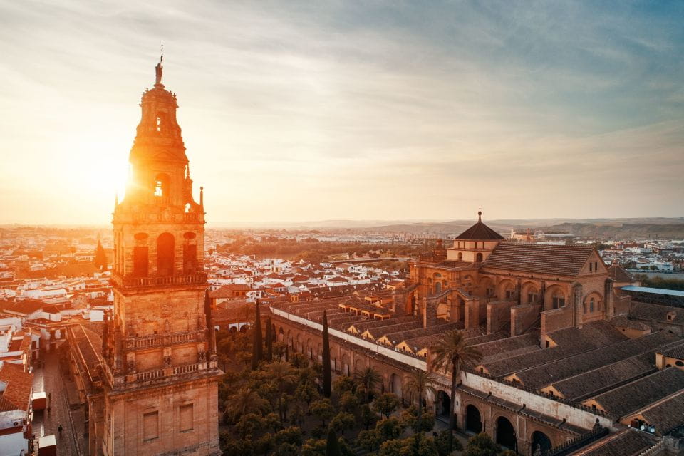 Córdoba: Mosque-Cathedral, Synagogue and Alcázar Guided Tour - Itinerary and Highlights