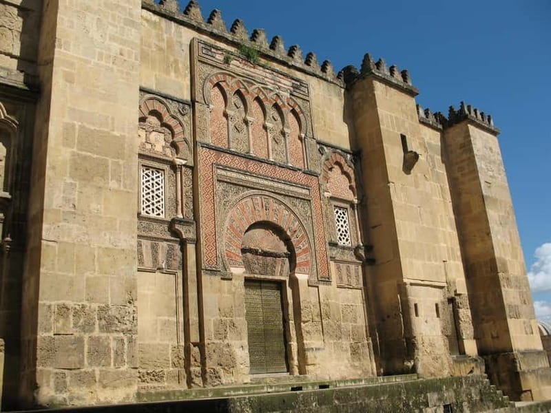 Córdoba private guided city tour - Wandering through La Judería: Narrow Streets and Hidden Gems