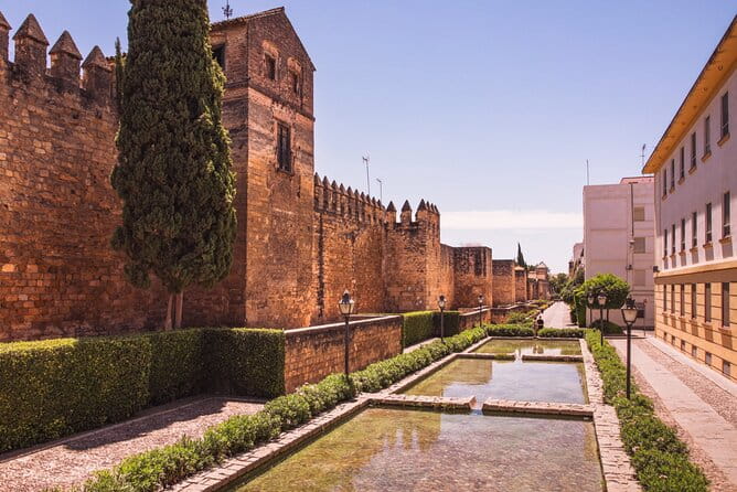 Córdoba Scavenger Hunt and City Highlights Walking Tour - Hidden Corners and Charming Alleys