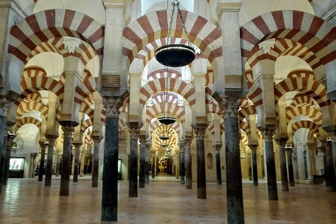 Cordoba tour Mosque-Cathedral & Jewish Quarter, max. 8 people - In-Depth Review of the Córdoba Mosque-Cathedral & Jewish Quarter Tour