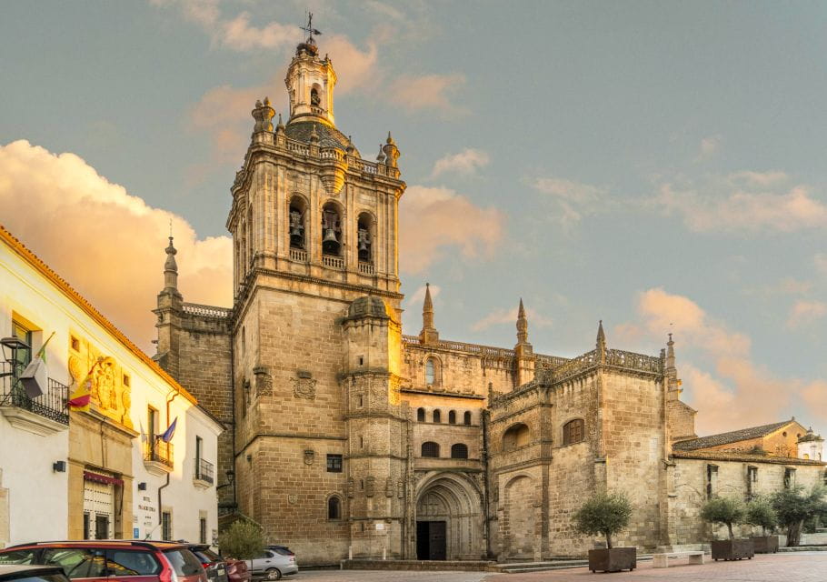 Coria: Cathedral of Coria Ticket Entrance - Main Altarpiece