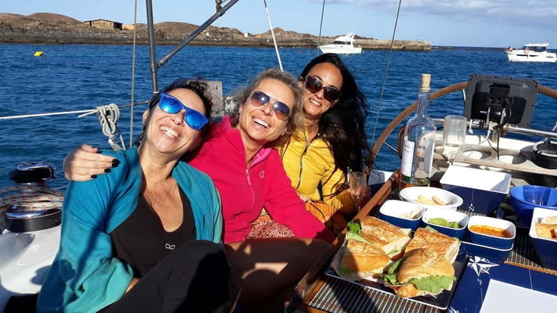 CORRALEJO: PRIVATE TOUR BY SAILBOAT AROUND LOBOS ISLAND - Who This Tour Is Perfect For