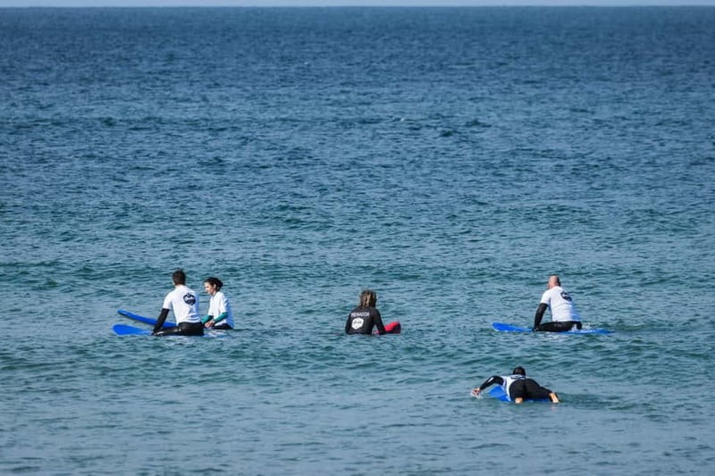 Costa da Caparica: Surf Lesson 2 hour All levels - Price, Logistics, and What’s Included