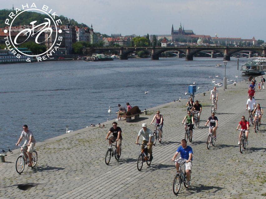 Coutryside Bike Tour to Karlstejn Castle. - Group Dynamics and Socialization