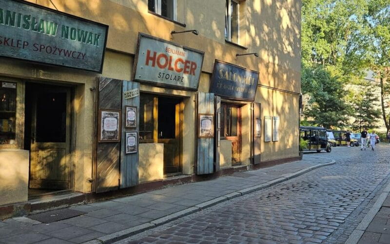 Cracow: Kazimierz Jewish Quarter Walking Tour - Practical Tips for Your Walk