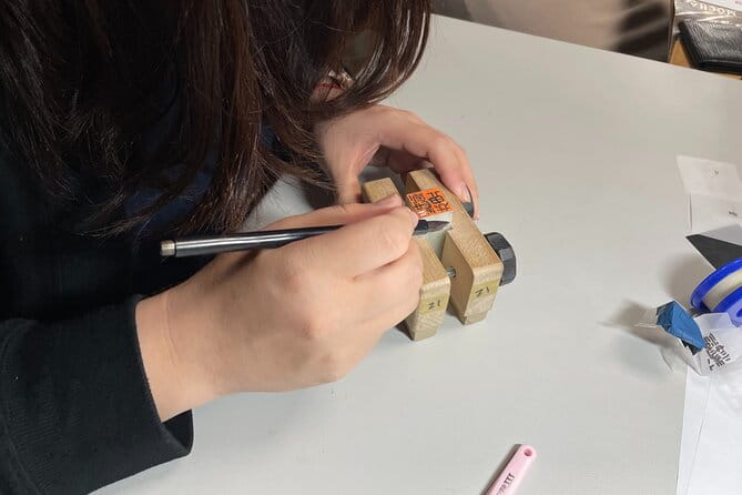 Create an Original Seal With Natural Stone and Otaru Artisans - Mastering the Carving Techniques