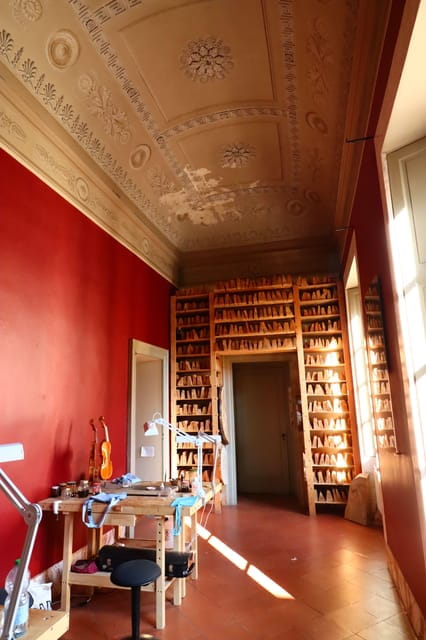 Cremona: Visit the Violinmaker School - The Secret of Strad - Price and Logistics