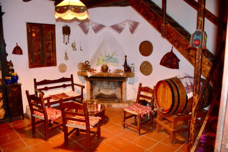 Crete: Traditional Cretan Night: Live Show and Dinner - Final Thoughts: Who Should Consider This Experience?