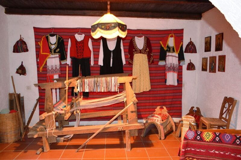 Crete: Traditional Dance Show and Buffet Dinner with Wine - Key Points to Remember