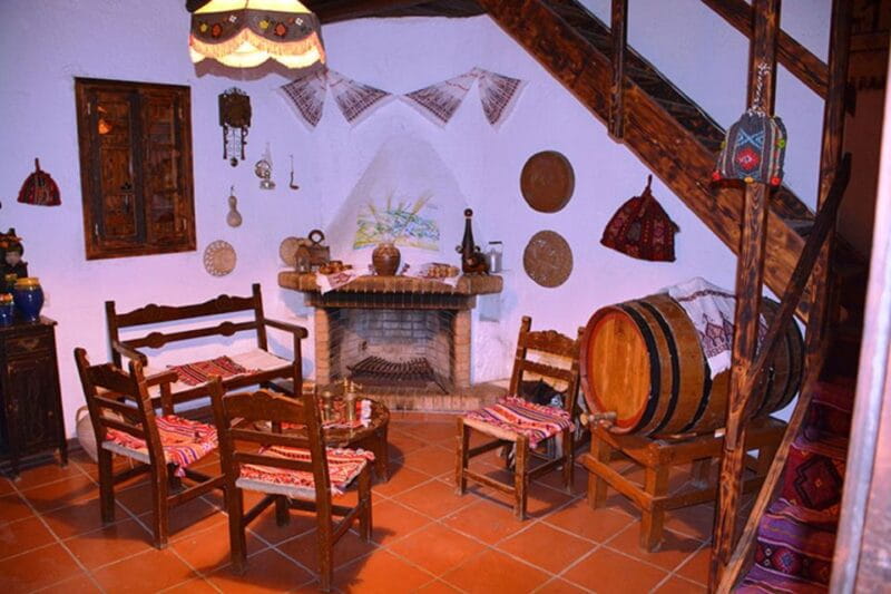 Crete: Traditional Dance Show and Buffet Dinner with Wine - A Closer Look at the Experience