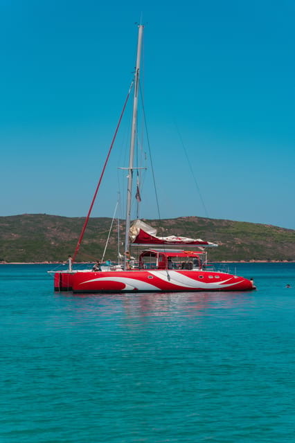 Cruising on a sailing maxi-catamaran - Lunch at the Lavezzi Islands or Nearby