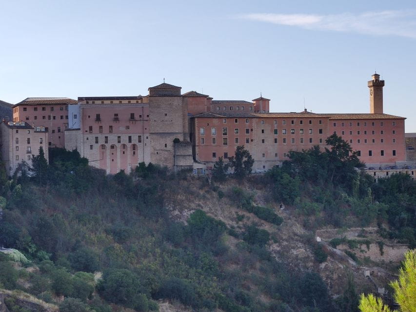 Cuenca: Nighttime Highlights Walking Tour in Spanish - Strolling Through Storybook Landscapes