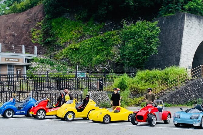 Cute & Fun E-Car Tour Following Guide Around Lake Kawaguchiko - Group Size and Accessibility