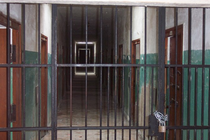 Dachau Concentration Camp Memorial Tour With Train From Munich - Guided Tour of the Memorial Site