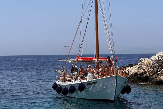 Daily Boat Trip Antiparos & Despotico - FAQs