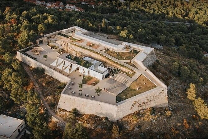 Daily or night walking tour through Medieval ibenik - Exploring the Square of the Four Wells and Ancient Cisterns