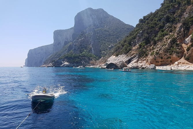 Daily sailing trip in the Orosei coves with lunch - Key Points